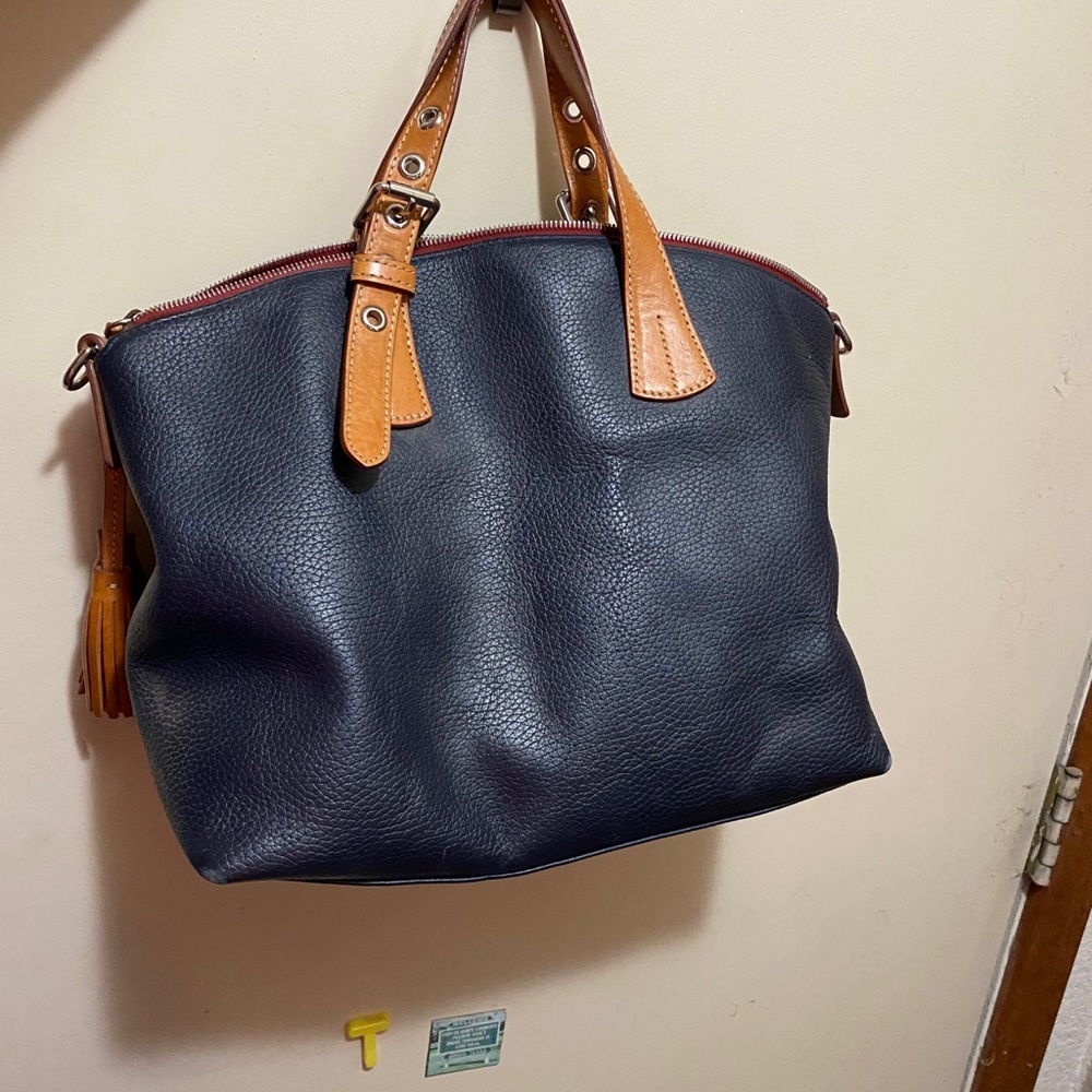 Dooney & Bourke - Picture 3 of 4
